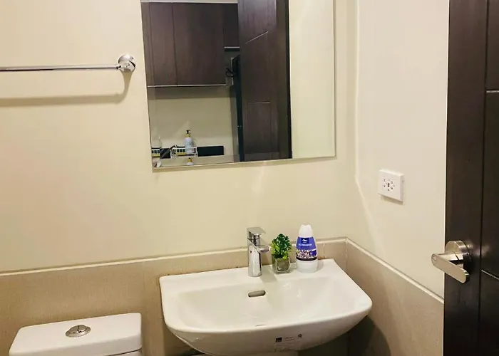 Cozy R&r Aurora Escalades Cubao Apartahotel